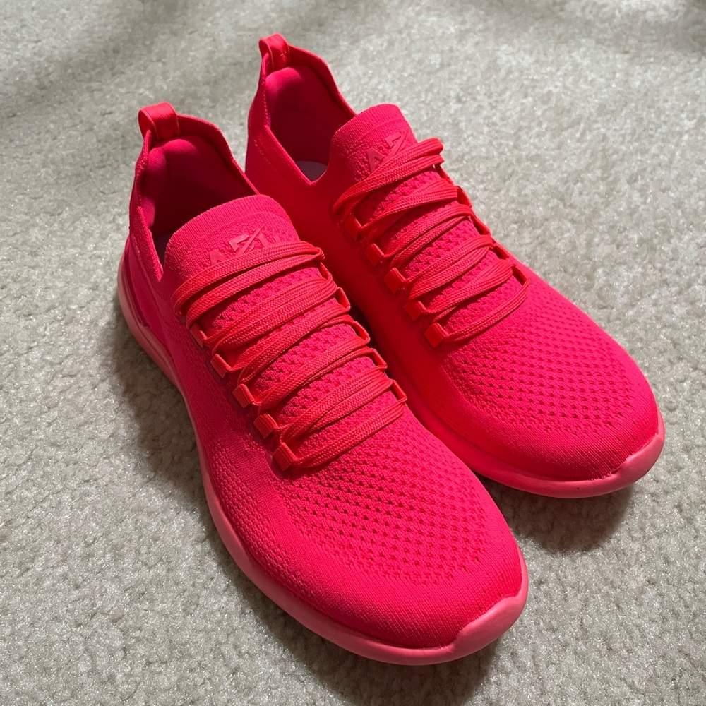 NWOB APL Techloom Breeze in Magenta Womens 7.5 $220 retail